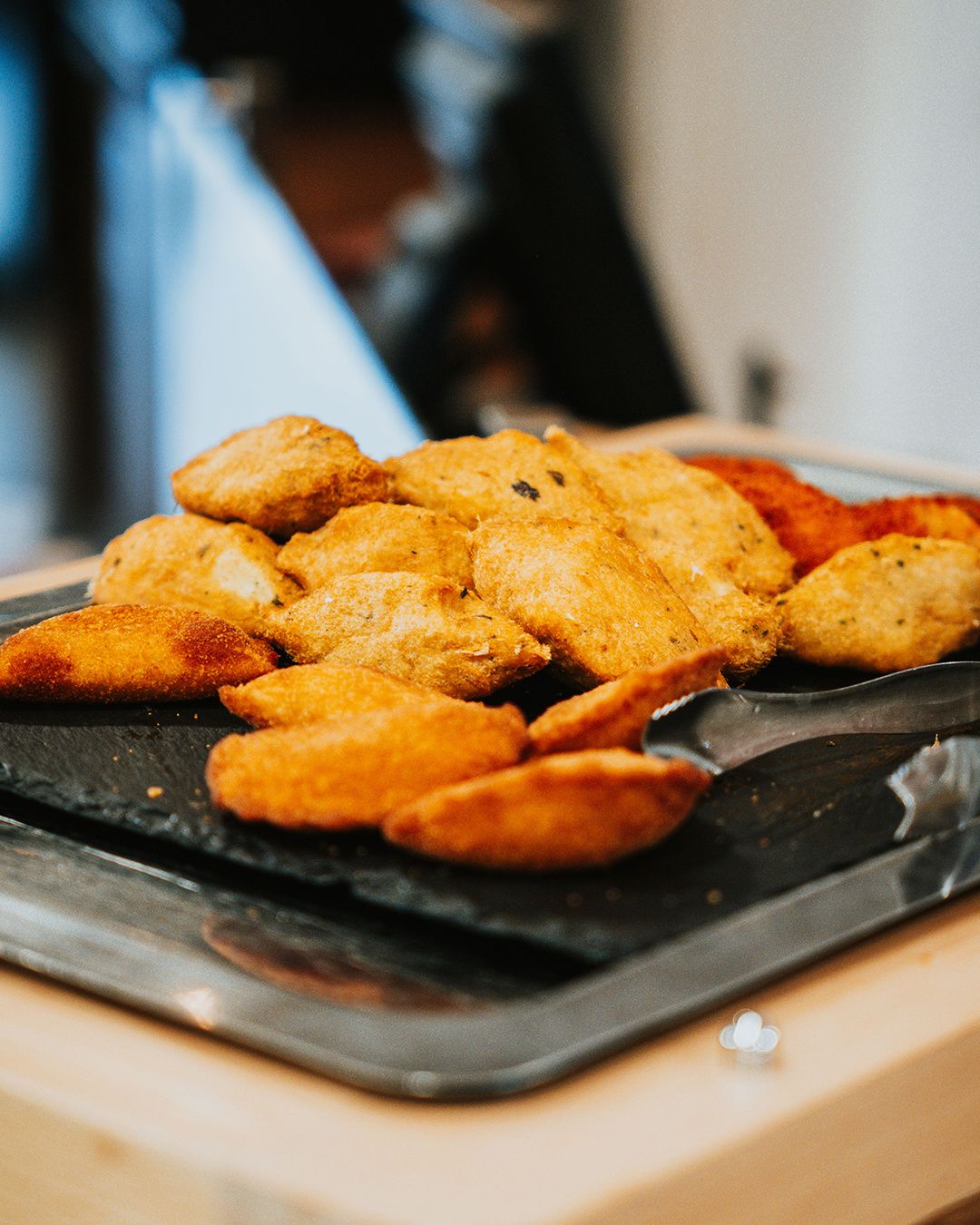      Nos beignets de cochon de lait !n     Régalez-vous avec nos casses-croutes : beignets de creve...