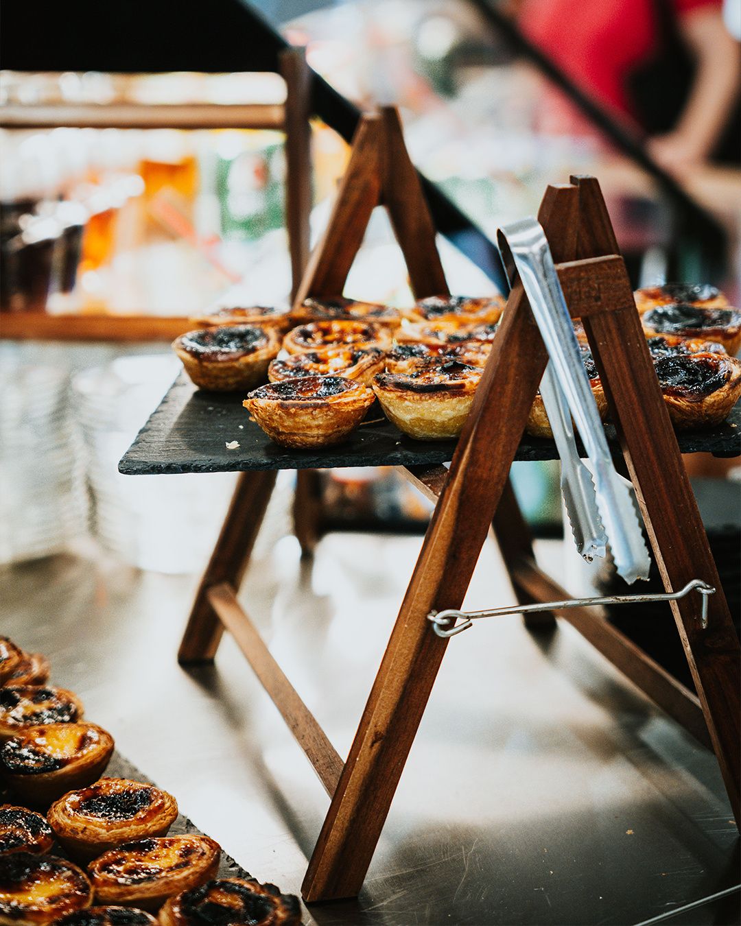 Impossible de résister à nos délicieux pastéis de nata, faits maison chaque jour !     ✨ n____...