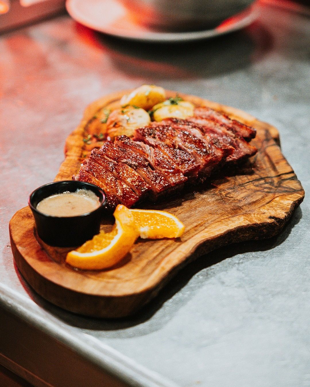      Aujourd'hui, on vous fait découvrir notre entrecôte grillée au charbon de bois végé...